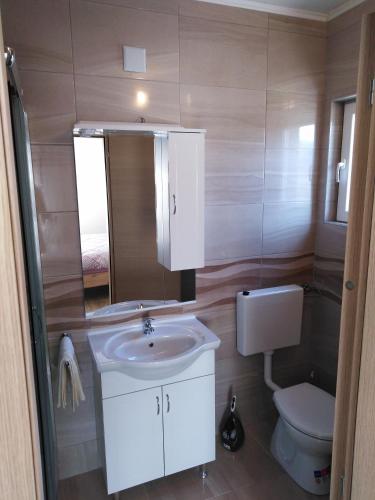 Studio Apartment image 9