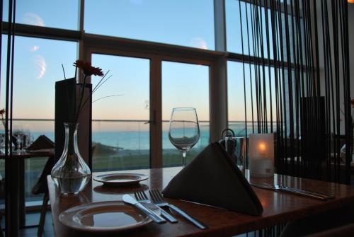 餐厅, 斯托贝尔特西纳图尔酒店及会议中心 (Storebælt Sinatur Hotel & Konference) in 尼保