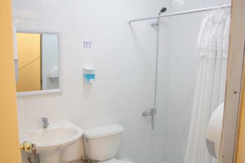 Hotel Velero Express - Photo 2