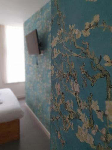 Family Room image 3