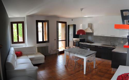 Two-Bedroom Apartment with Terrace - Via Pagliarin