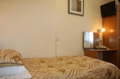 Barry House - image 4