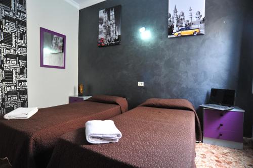 Alcaravaneras Hostel Ideally located in the prime touristic area of Las Palmas, Alcaravaneras Hostel promises a relaxing and wonderful visit. The hotel has everything you need for a comfortable stay. Free Wi-Fi in all roo