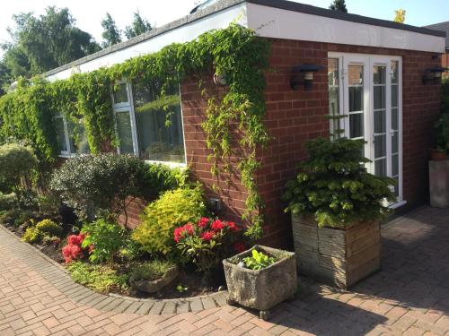 Cannock Chase Guest House Self Catering incl all home amenities & private entrance - Apartment - Cannock