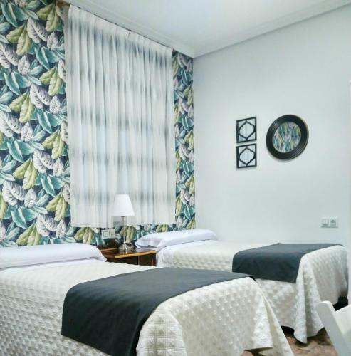 Hostal Bruña Paseo del Prado - image 11