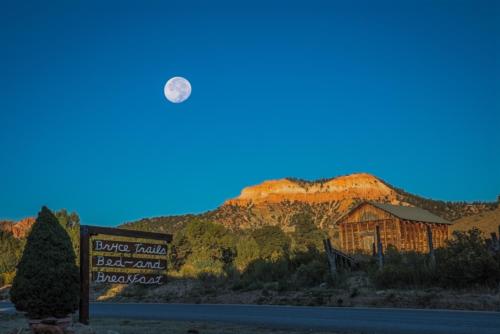 ทัศนียภาพ, Bryce Trails Bed and Breakfast in ทรอปิค