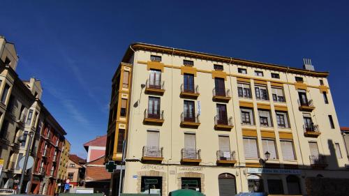 Pensión Sandoval - image 2