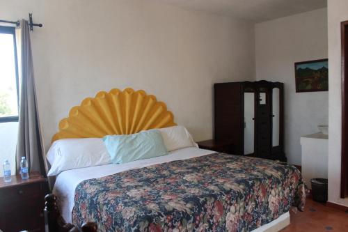 1 king bed, 1 sofa bed