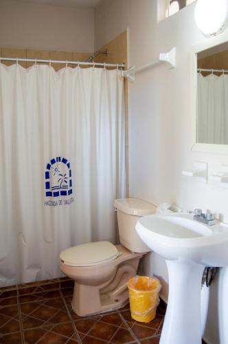 Standard Quadruple Room image 6