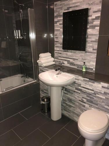 Bathroom, The Grey Gull Hotel in Lochgilphead