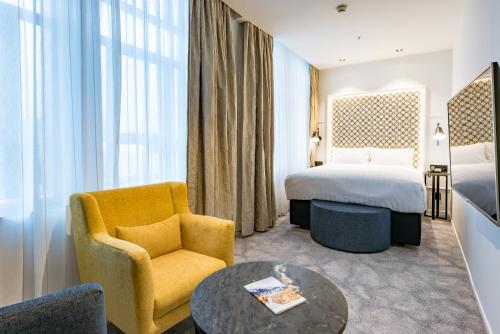 1 queen bed