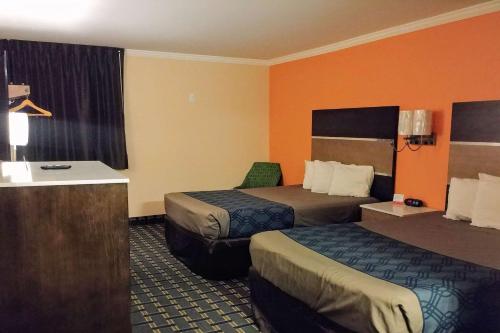Econo Lodge Milldale-Southington - image 8