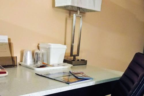 Econo Lodge Milldale-Southington - image 9