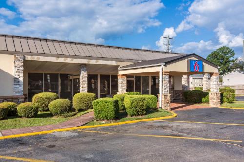 ทัศนียภาพภายนอกโรงแรม, Motel 6 Warner Robins, GA in วอร์เนอร์โรบินส์ (GA)
