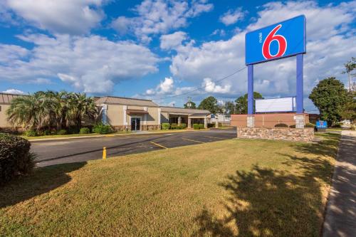 Motel 6-Warner Robins, GA