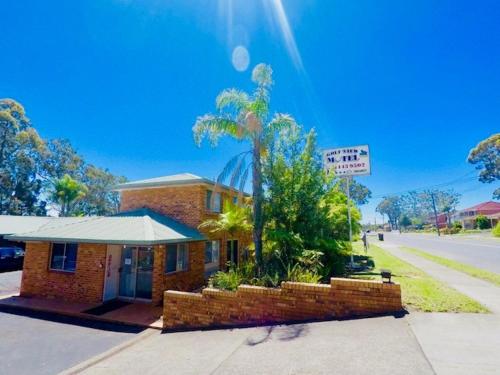 Golf View Motel Located in Sanctuary Point, Golf View Motel is a perfect starting point from which to explore Jervis Bay. Both business travelers and tourists can enjoy the propertys facilities and services. All the