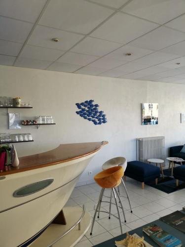 Carry Hotel - image 9