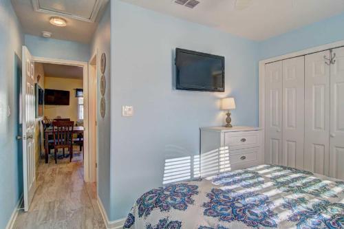 Little Cayman (Costa Del Ray #4) Condo - image 2