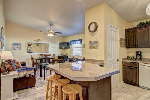 Little Cayman (Costa Del Ray #4) Condo - image 4