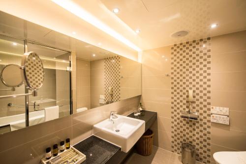 room detail thumbnail 1