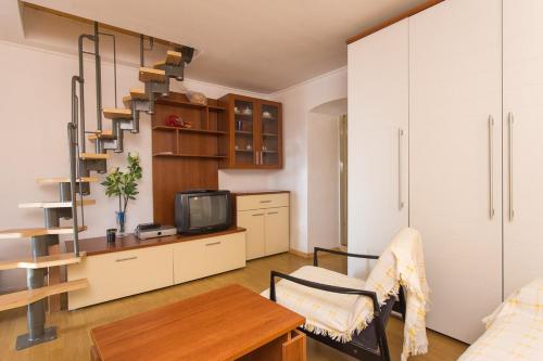  Apartment Dinka in Punat