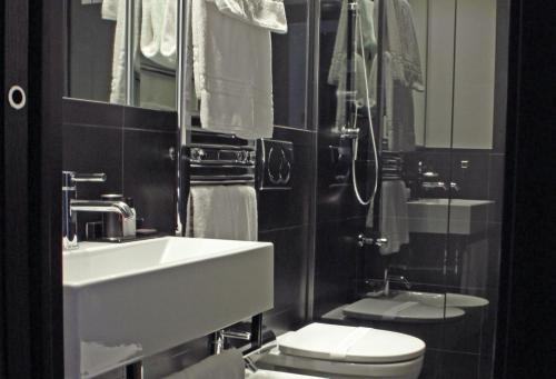 LHP Hotel Napoleon - image 2