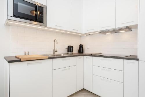 Apartments Rondo Wiatraczna by Renters - image 2