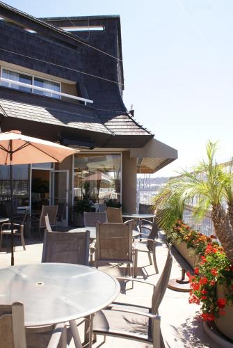 Bay Club Hotel and Marina - image 5