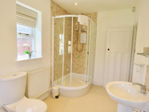 Lyndale House - Exclusive use, self catering, fpventures Stroud