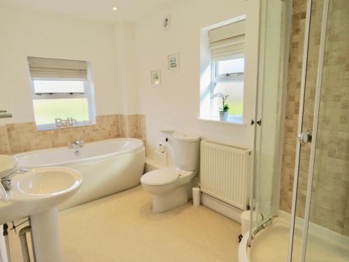 Lyndale House - Exclusive use, self catering, fpventures Stroud