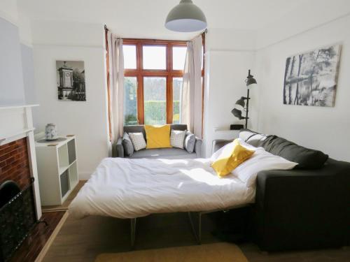 Lyndale House - Exclusive use, self catering, fpventures Stroud