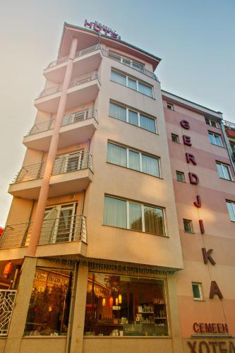 Family Hotel Gerdjika - image 2