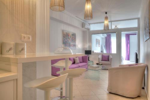 Downtown Glyfada smart apartment - image 6