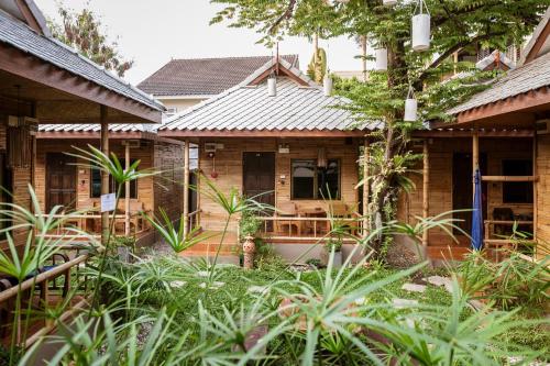Boutique Hotel & Restaurant, Jaidee Bamboo Huts thumbnail 5