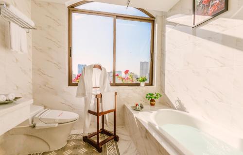 room detail thumbnail 2