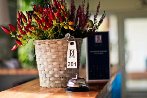RJ Hotel - image 13