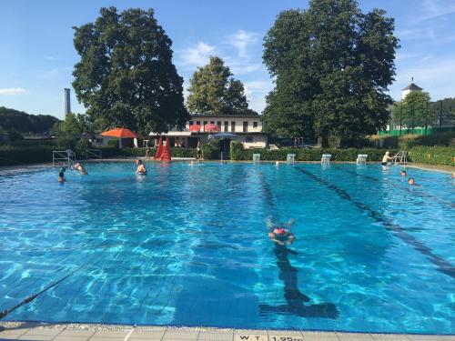 Swimming pool, Berg- und Seeblick in Niedersfeld