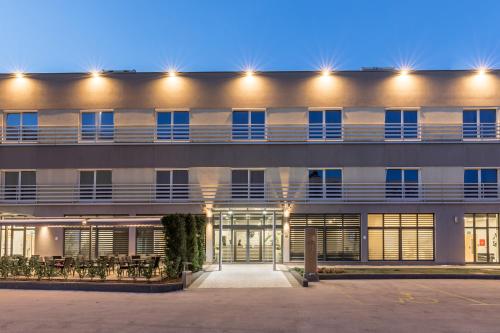 Hotel Mondo - image 8