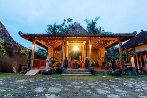 Astuti Gallery Homestay