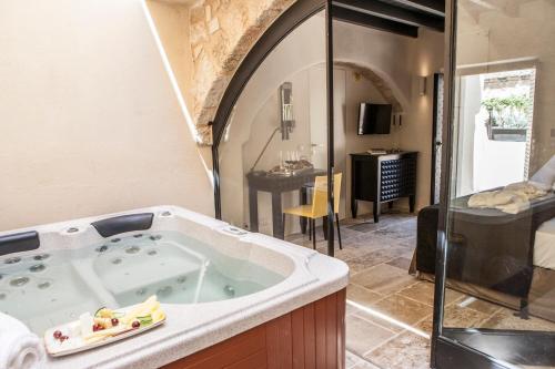 VIP Suite with Hot Tub in Patio - Andromeda image 7