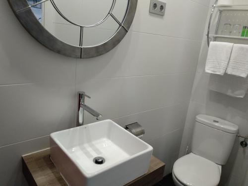 Hostal Lauria - image 5