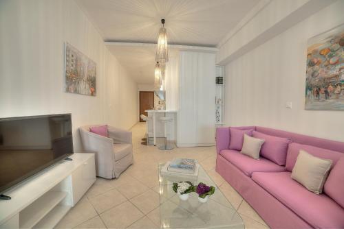 Downtown Glyfada smart apartment - image 11