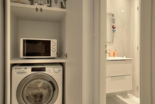 Downtown Glyfada smart apartment - image 13