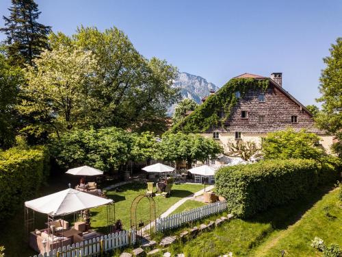 186011889 Der Schlosswirt zu Anif - Biedermeierhotel und Restaurant