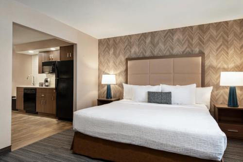 1 king bed, 2 sofa beds