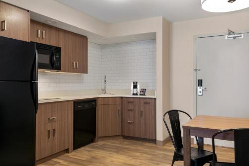 Konyha, Canalta Airdrie in Airdrie