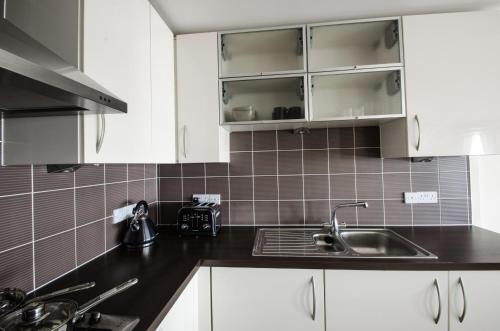 Orange Apartments - Portland Street - main image