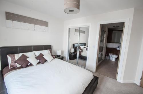 Orange Apartments - Portland Street - image 7