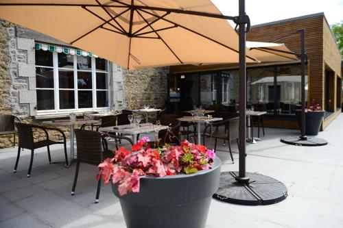 Logis La Lentillere - Restaurant Cote Parc in อล็องกง