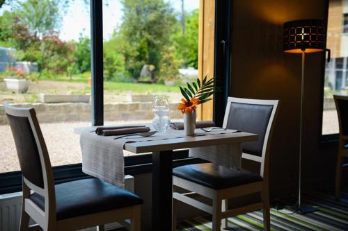 Logis La Lentillere - Restaurant Cote Parc in อล็องกง